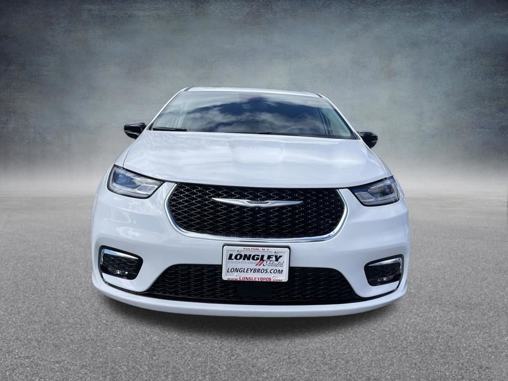 Used 2024 Chrysler Pacifica Limited image 2