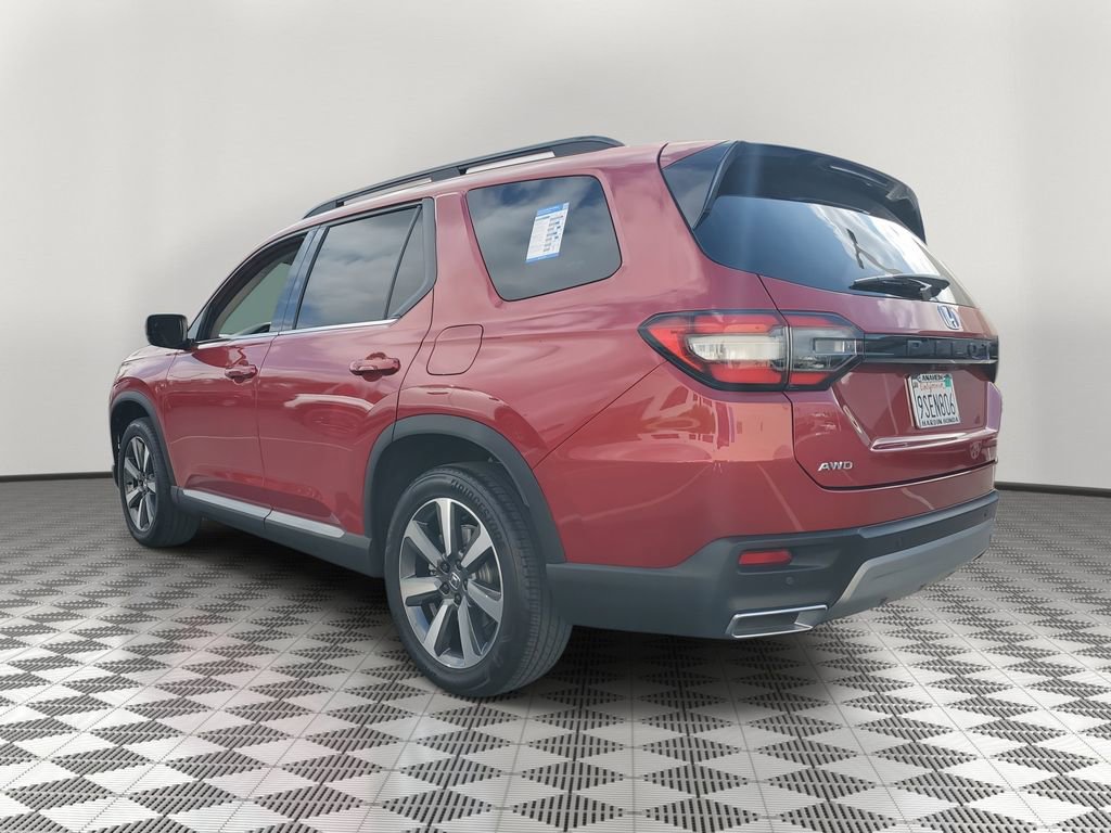 Certified 2025 Honda Pilot Touring image 4