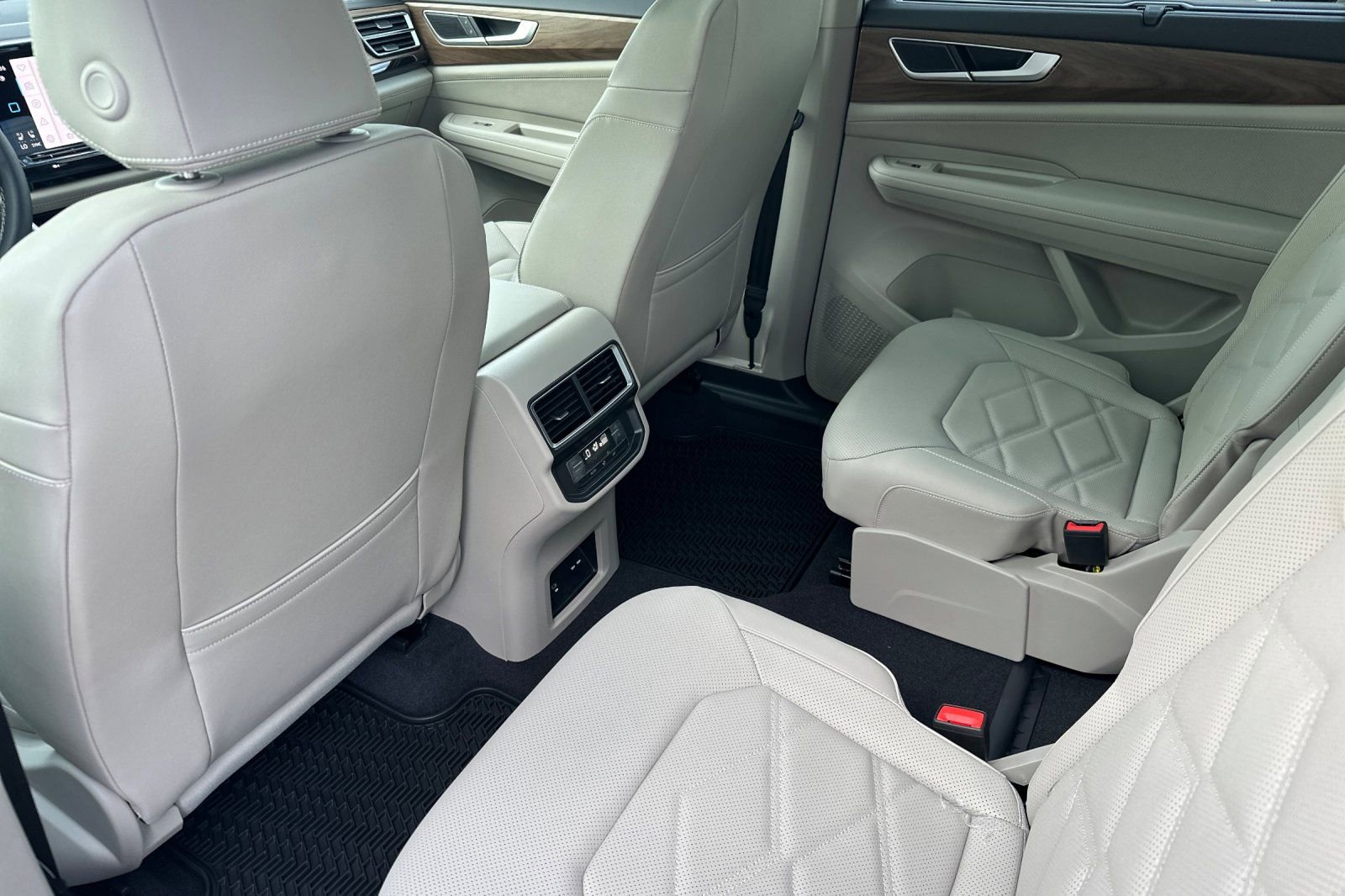 New 2026 Volkswagen Atlas SE image 11