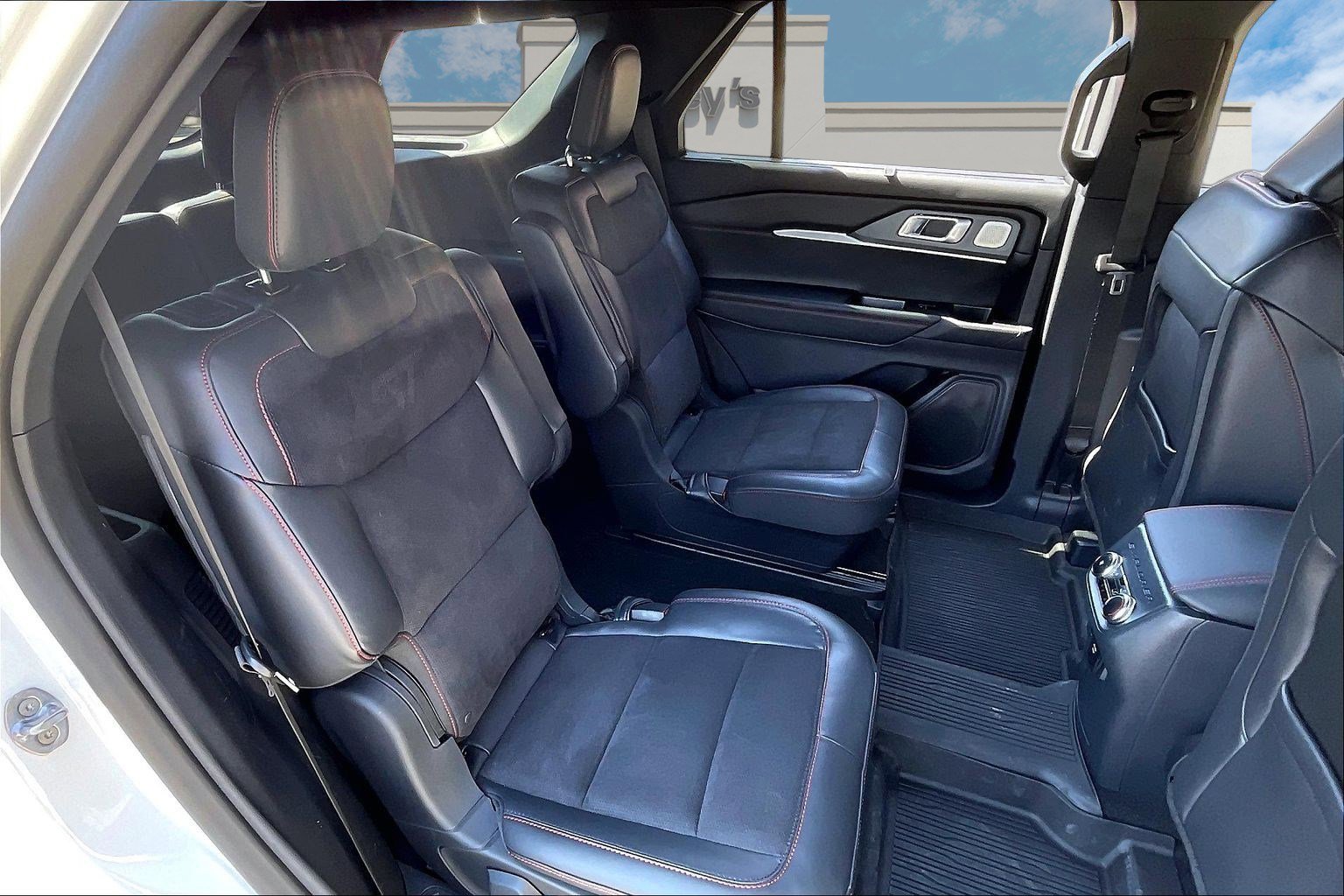 Used 2025 Ford Explorer ST image 26