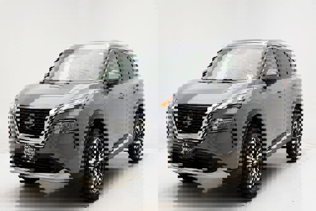 Used 2023 Nissan Rogue Platinum w/ Platinum Premium Package image 2