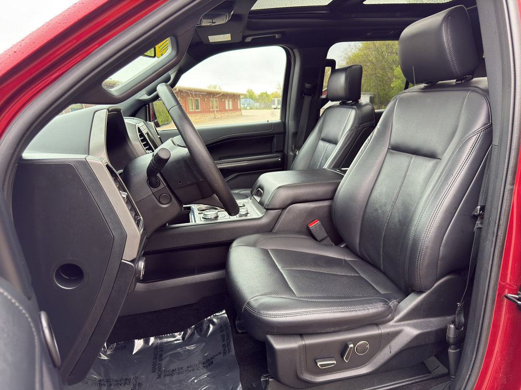 Used 2019 Ford Expedition XLT w/ Equipment Group 202A AWD/4WD image 24
