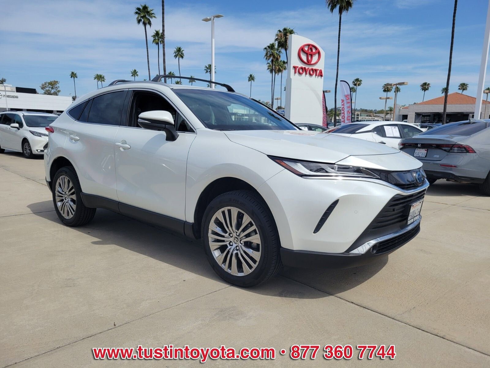 Certified 2023 Toyota Venza XLE image 2