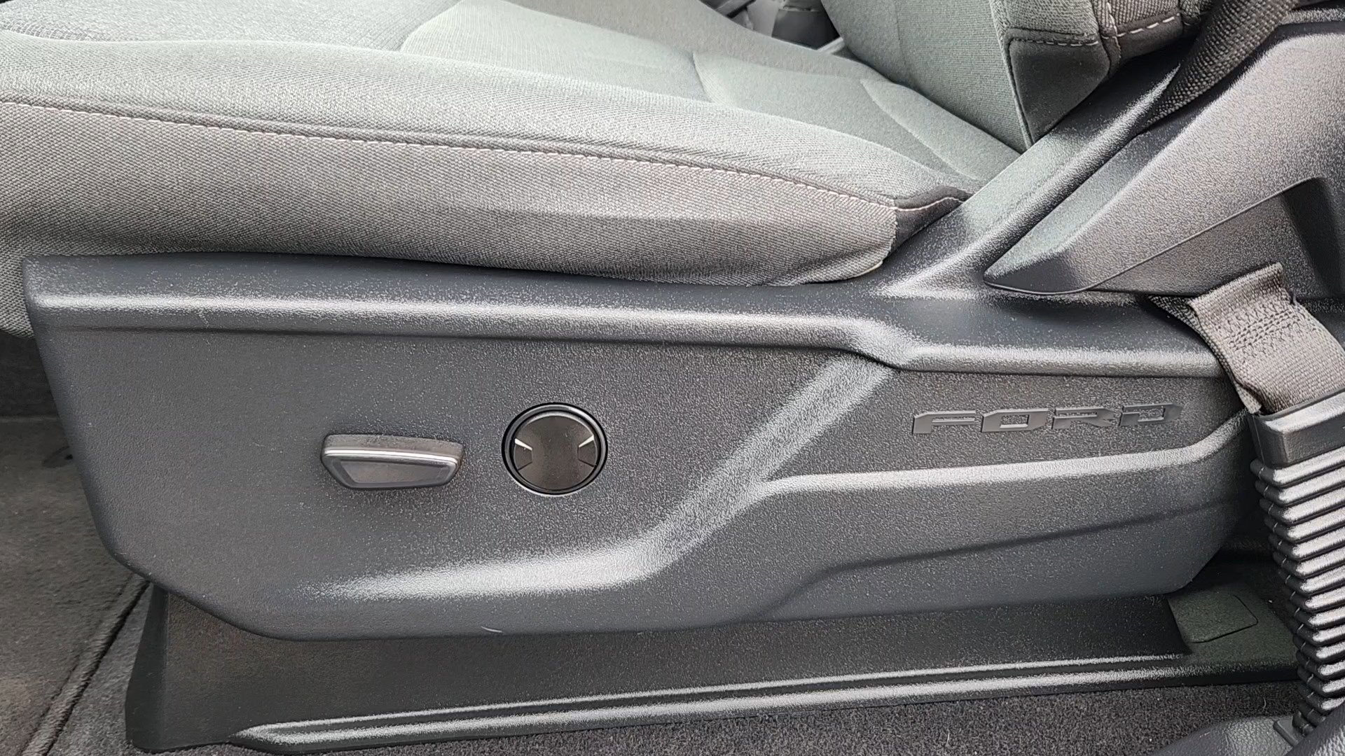 Used 2025 Ford F150 XLT w/ Equipment Group 301A Standard AWD/4WD image 9