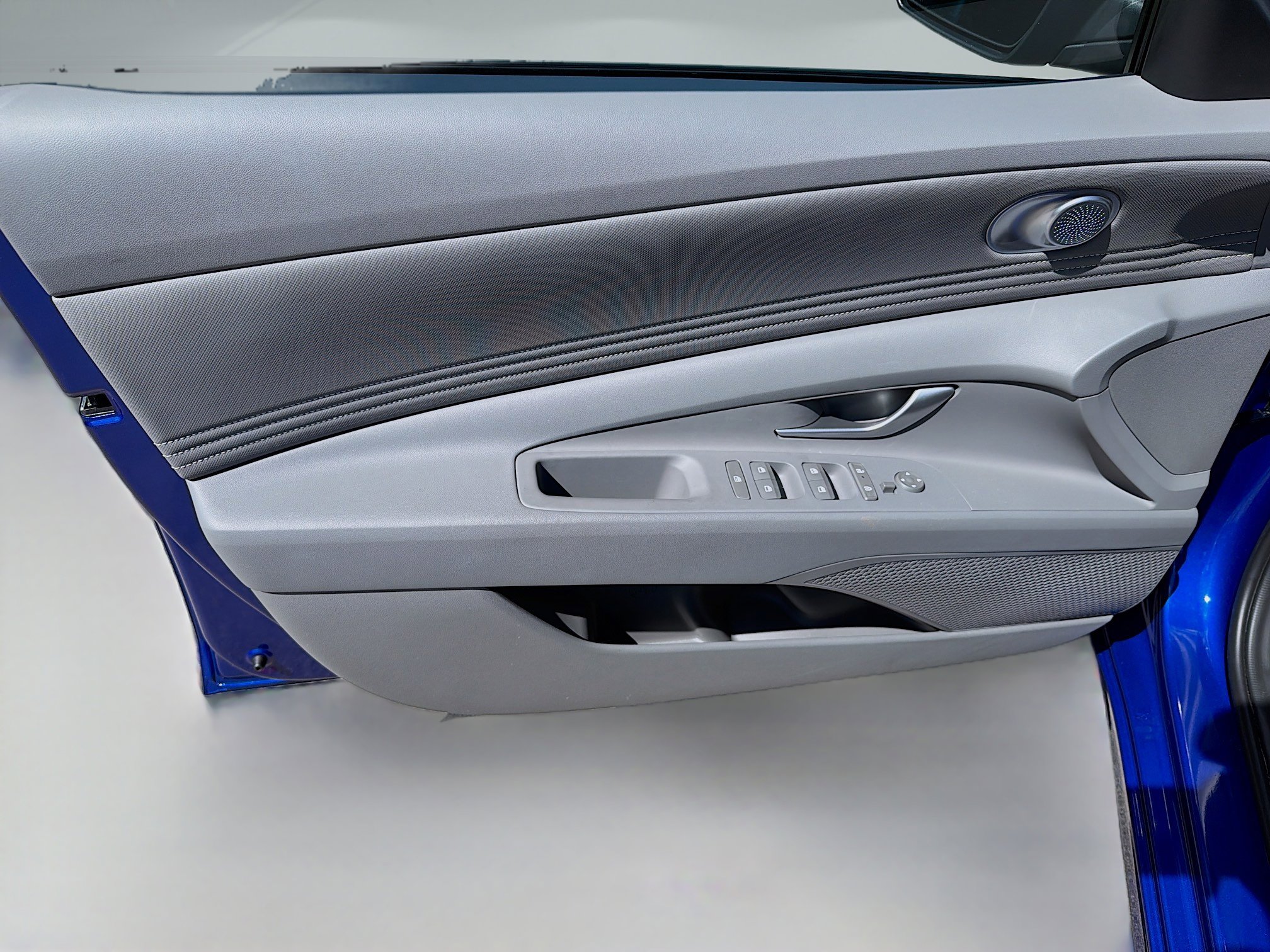 Certified 2025 Hyundai Elantra Sport image 17