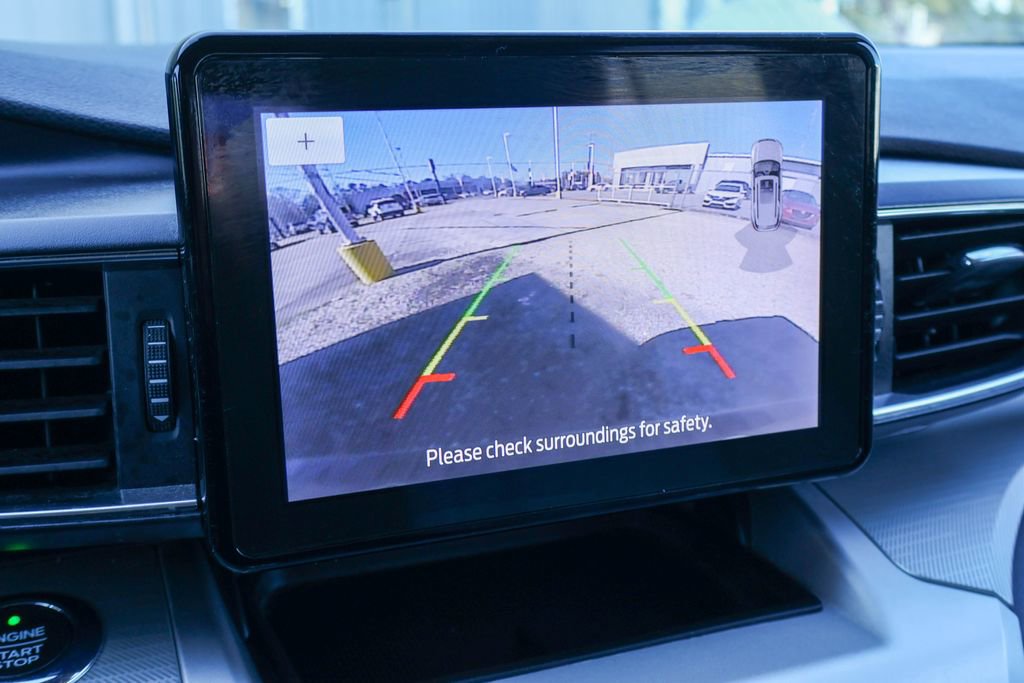 Used 2021 Ford Explorer XLT w/ Equipment Group 202A image 4