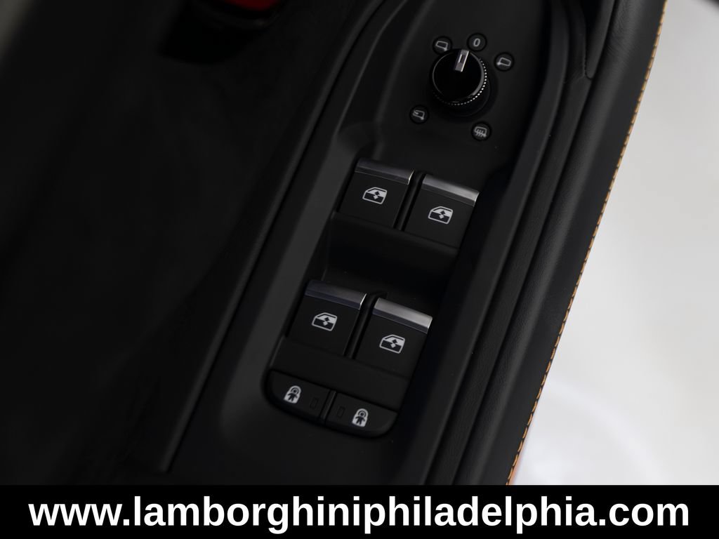 Used 2024 Lamborghini Urus Performante AWD/4WD image 14