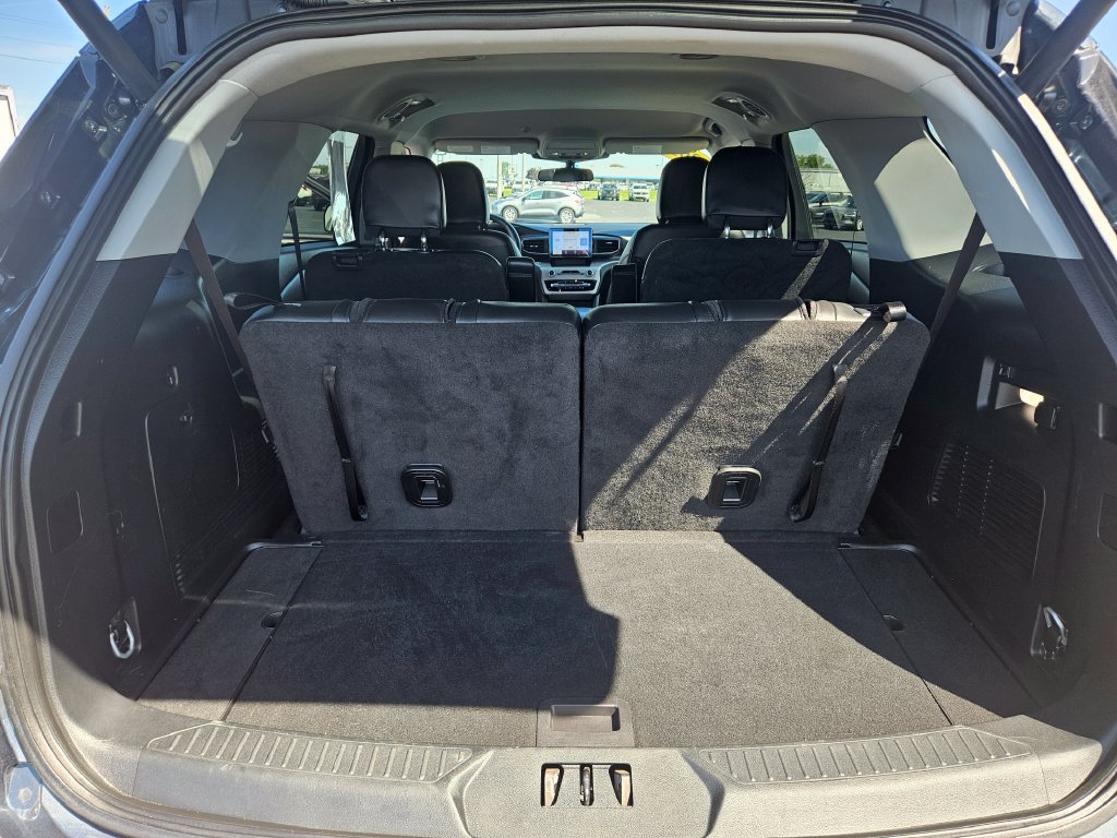Used 2023 Ford Explorer XLT w/ Equipment Group 202A AWD/4WD image 23