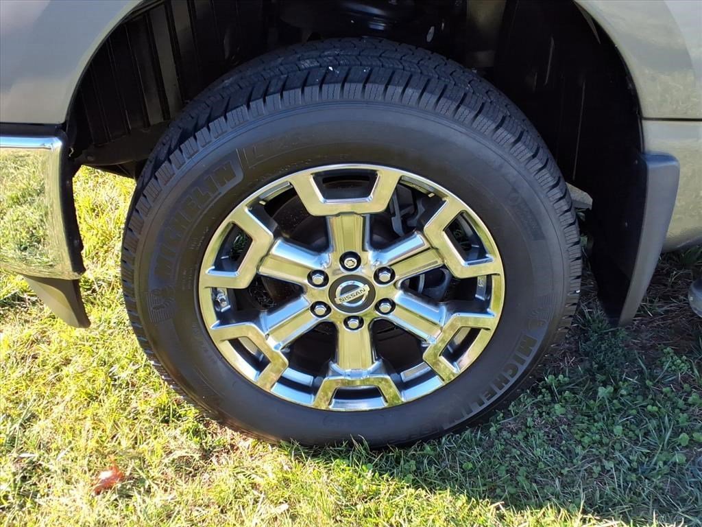 Used 2017 Nissan Titan SV image 13