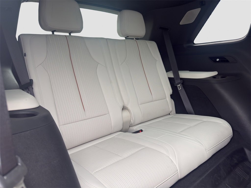 Used 2026 Cadillac Vistiq Luxury image 11