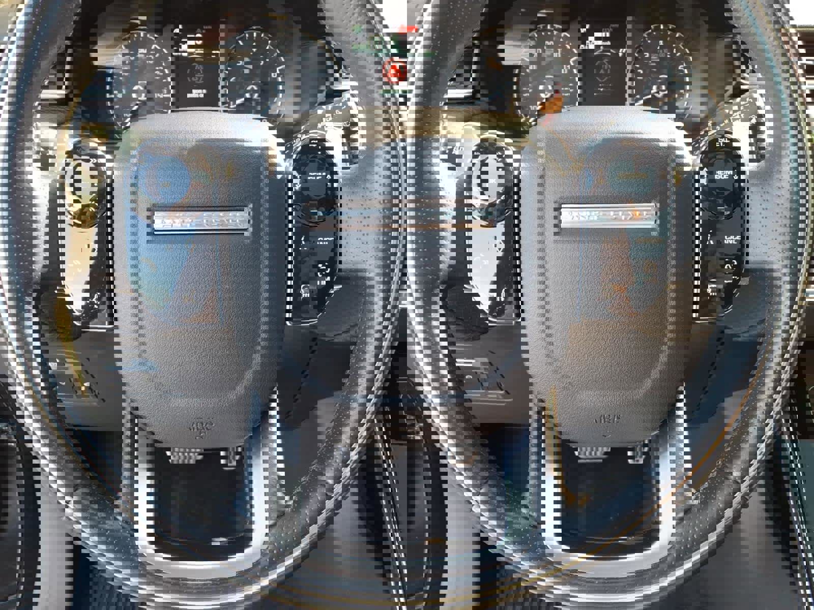 Used 2020 Land Rover Range Rover Velar R-Dynamic S image 24