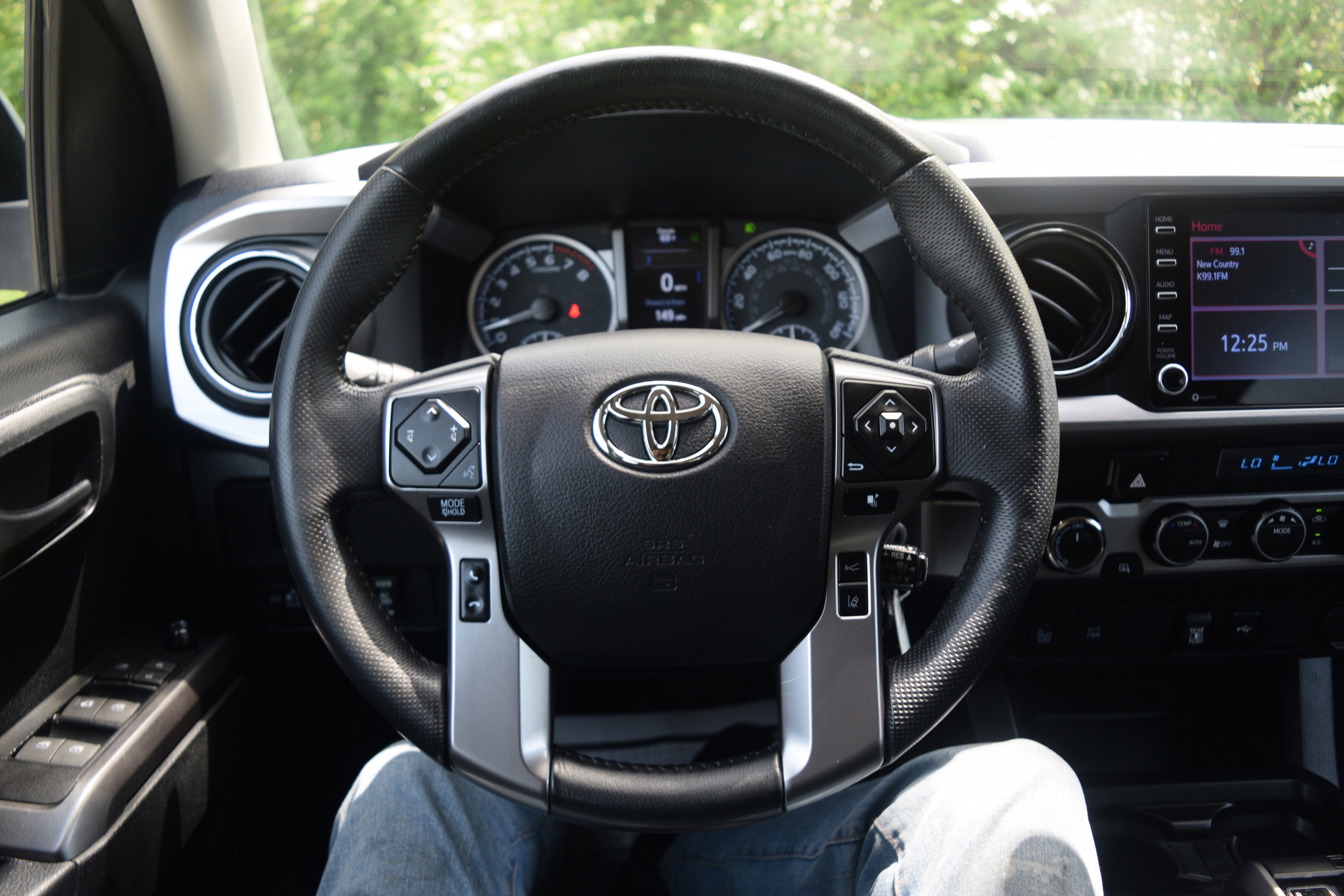 Used 2021 Toyota Tacoma SR5 w/ Trail Edition image 4