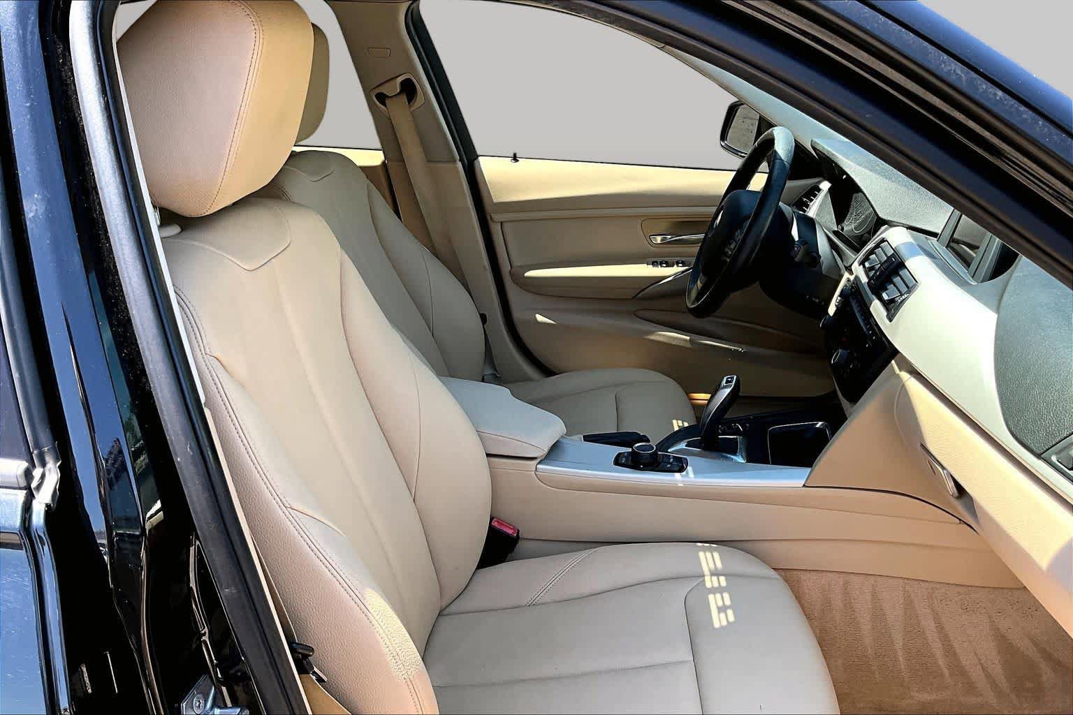 Used 2015 BMW 320i Sedan RWD image 12