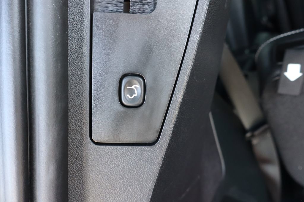 Used 2015 Chrysler Town & Country S w/ Driver Convenience Group FWD image 28