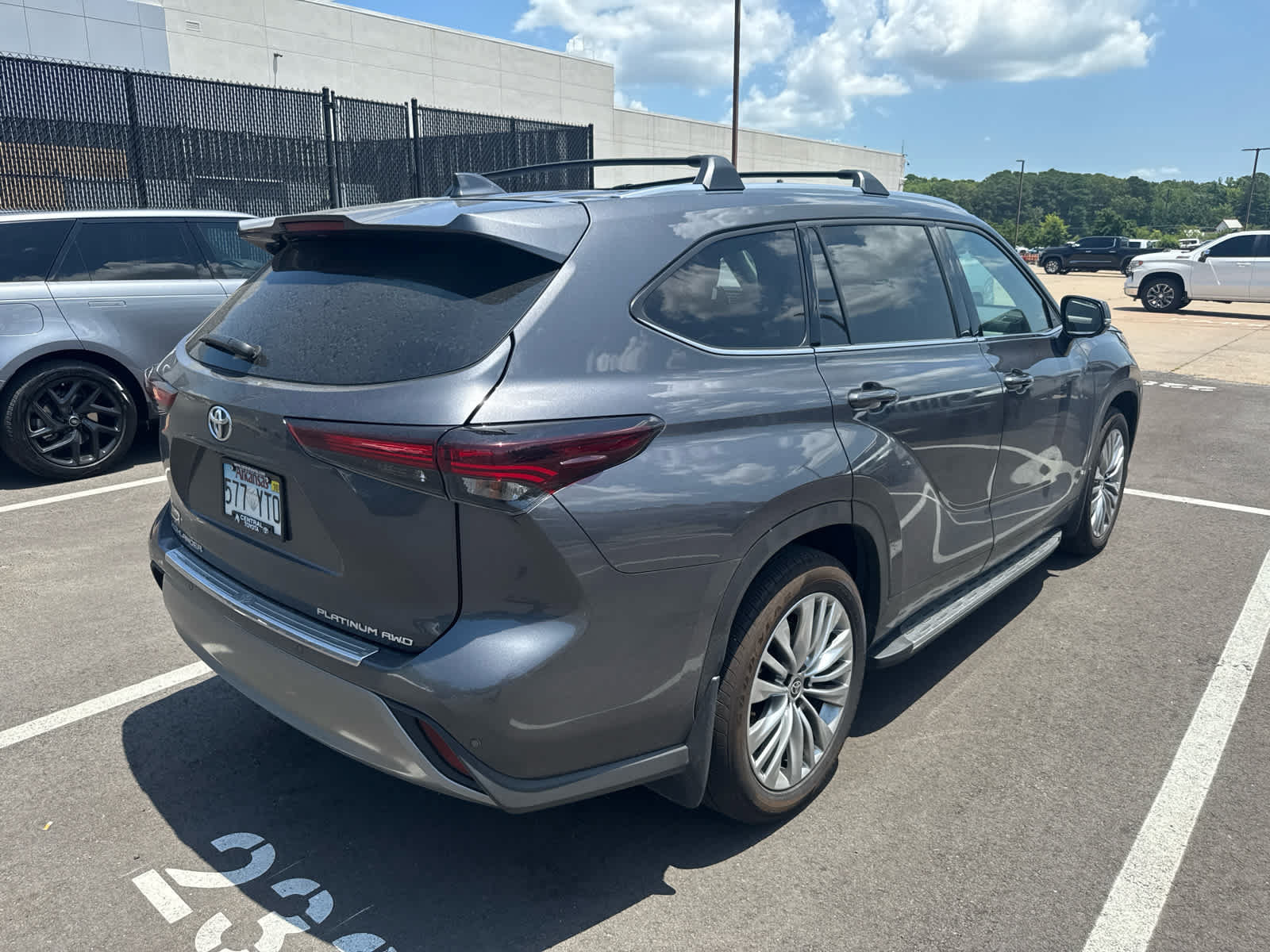 Certified 2025 Toyota Highlander Platinum AWD/4WD image 4