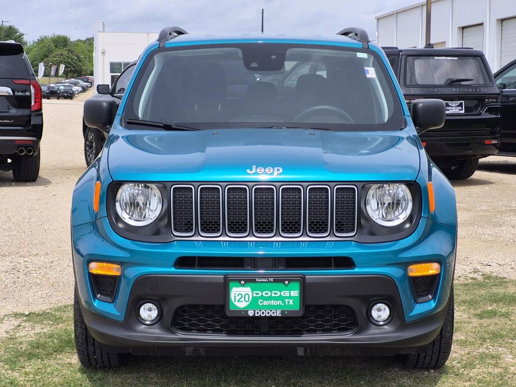 Used 2022 Jeep Renegade Latitude w/ Convenience Group AWD/4WD image 3