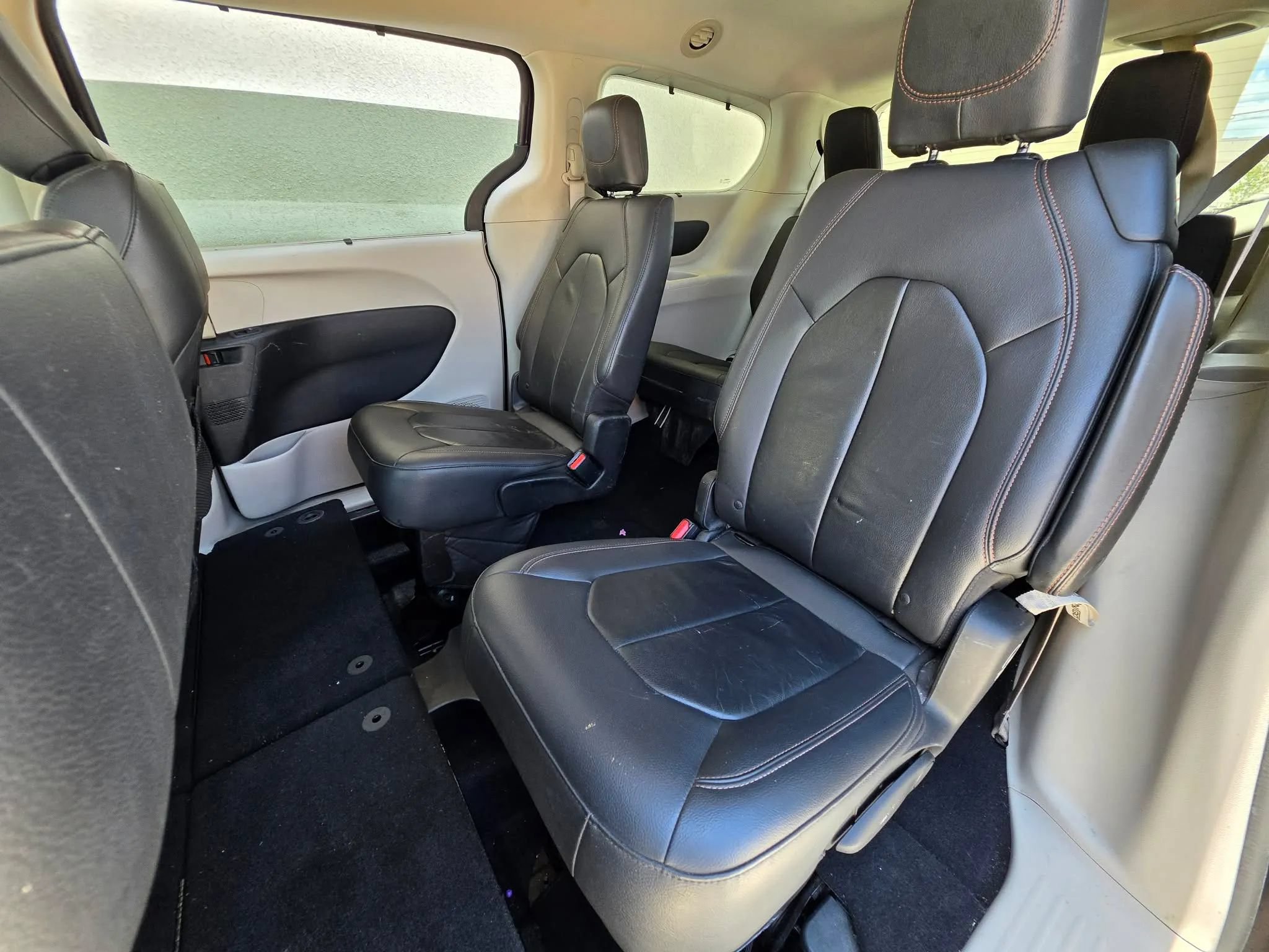 Used 2017 Chrysler Pacifica Touring-L w/ Tire & Wheel Group FWD image 11