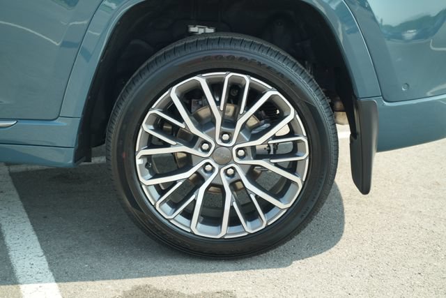 New 2026 Jeep Grand Cherokee Summit w/ MOPAR Finishing Package AWD/4WD image 47