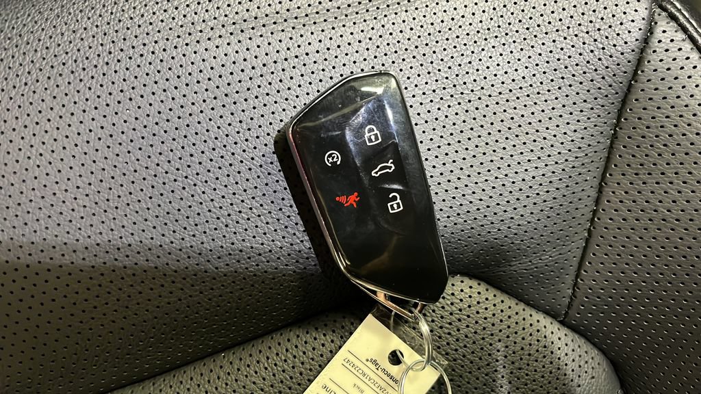 Used 2024 Volkswagen Atlas Cross Sport SEL R-Line AWD/4WD image 21