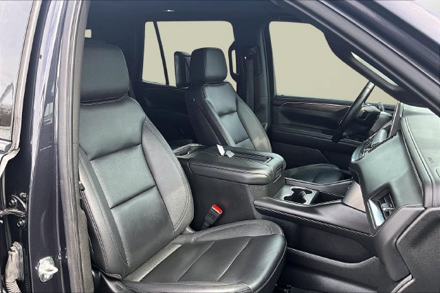 Used 2023 Chevrolet Tahoe Z71 w/ Luxury Package AWD/4WD image 7