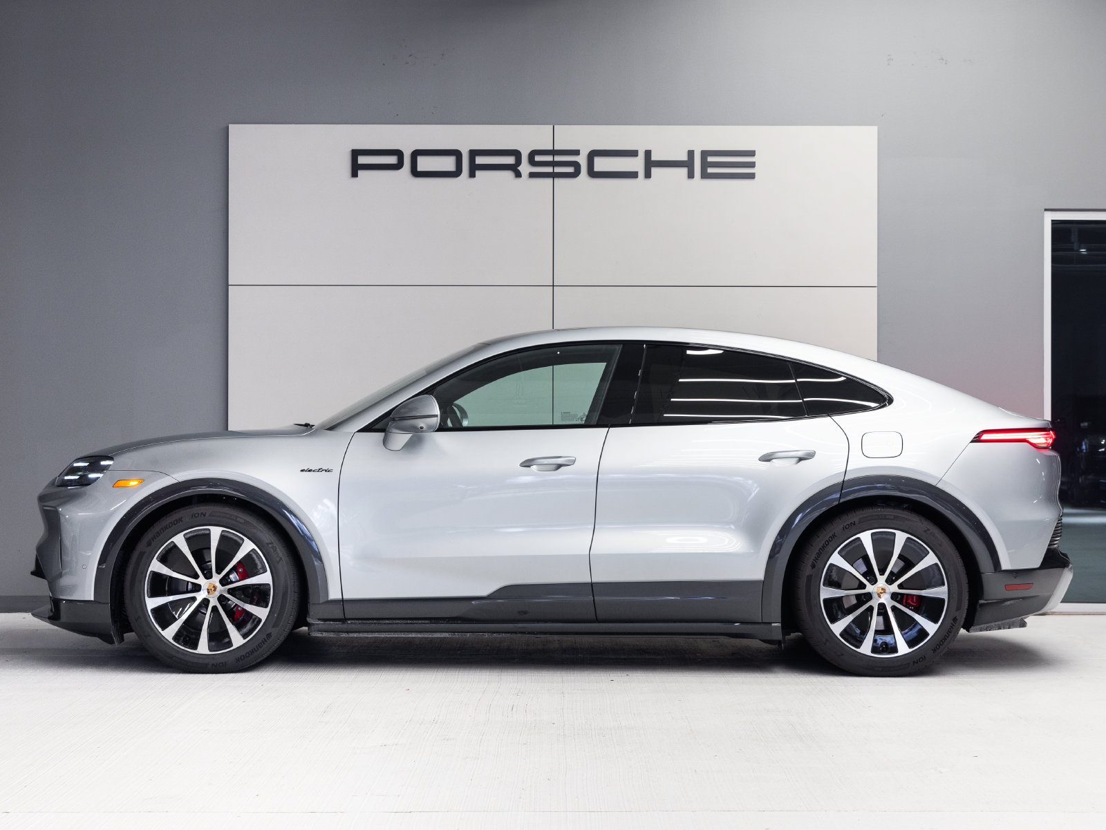 New 2026 Porsche Cayenne S AWD/4WD image 2