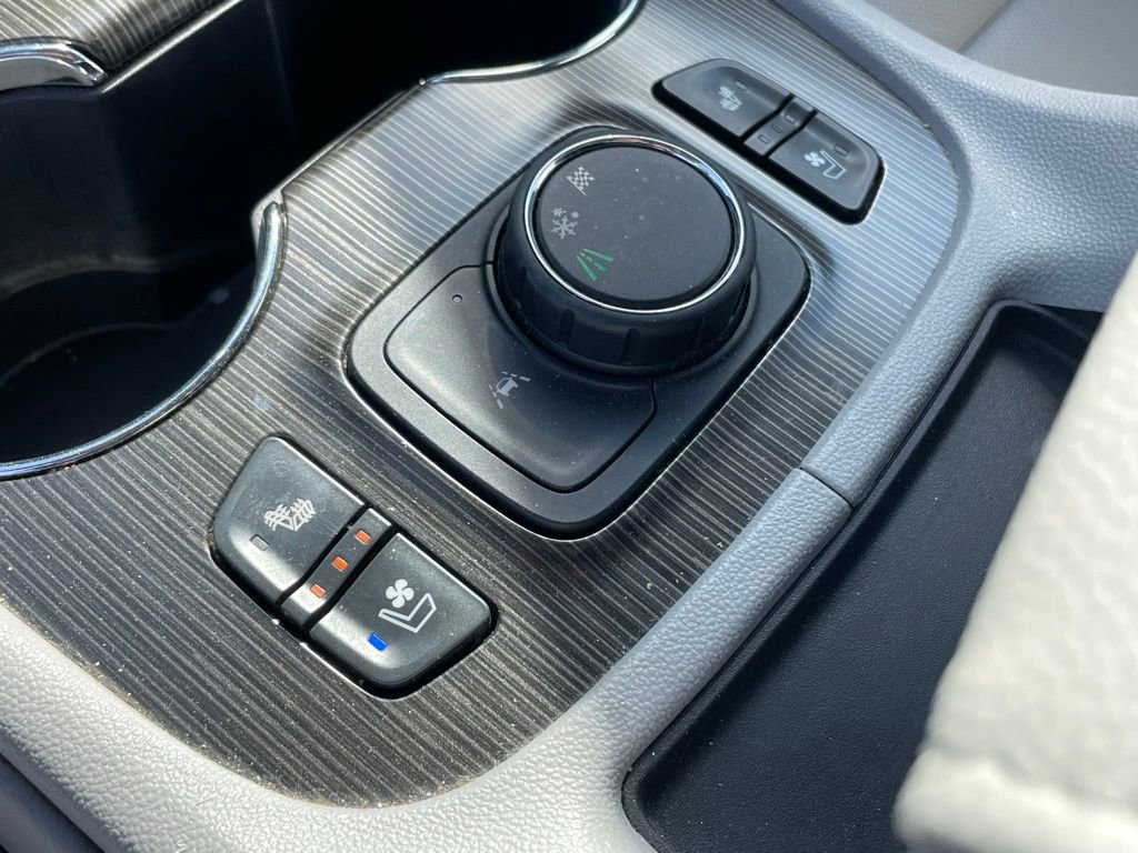 Used 2022 GMC Acadia SLT w/ Preferred Package image 18