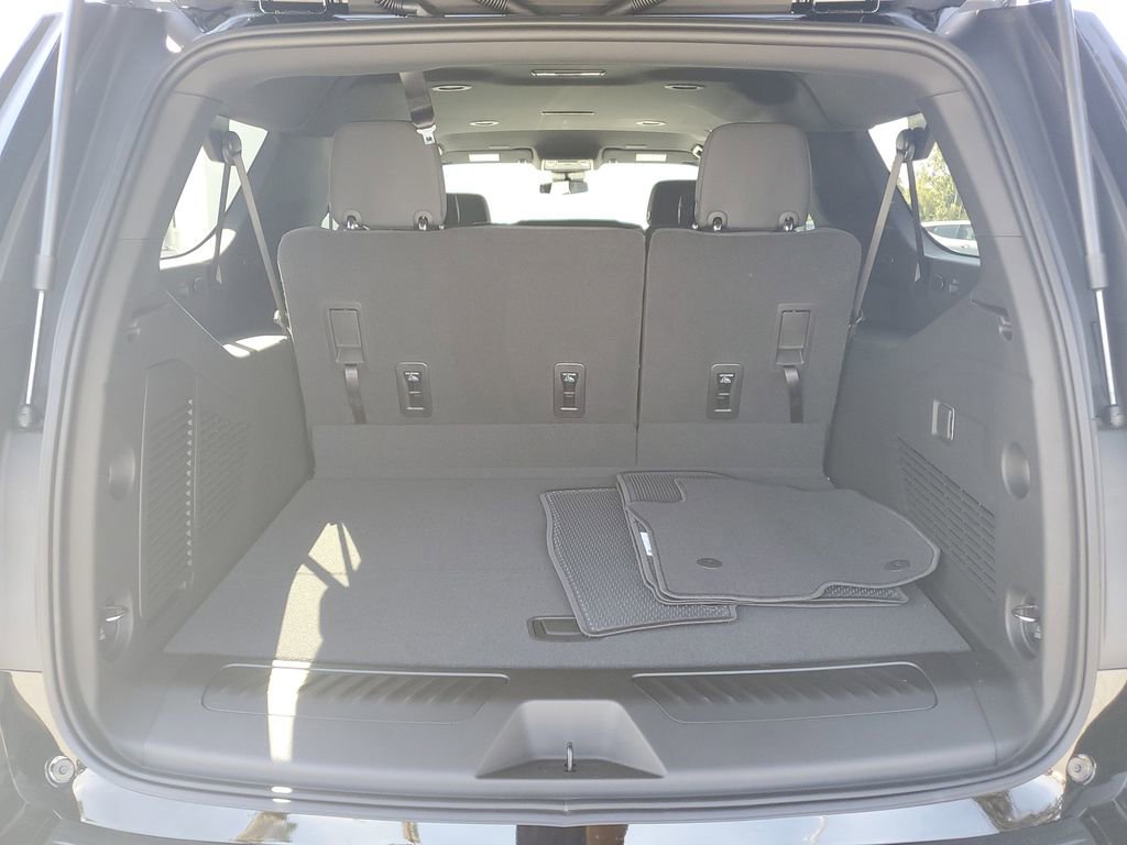 New 2026 Chevrolet Suburban LS image 8