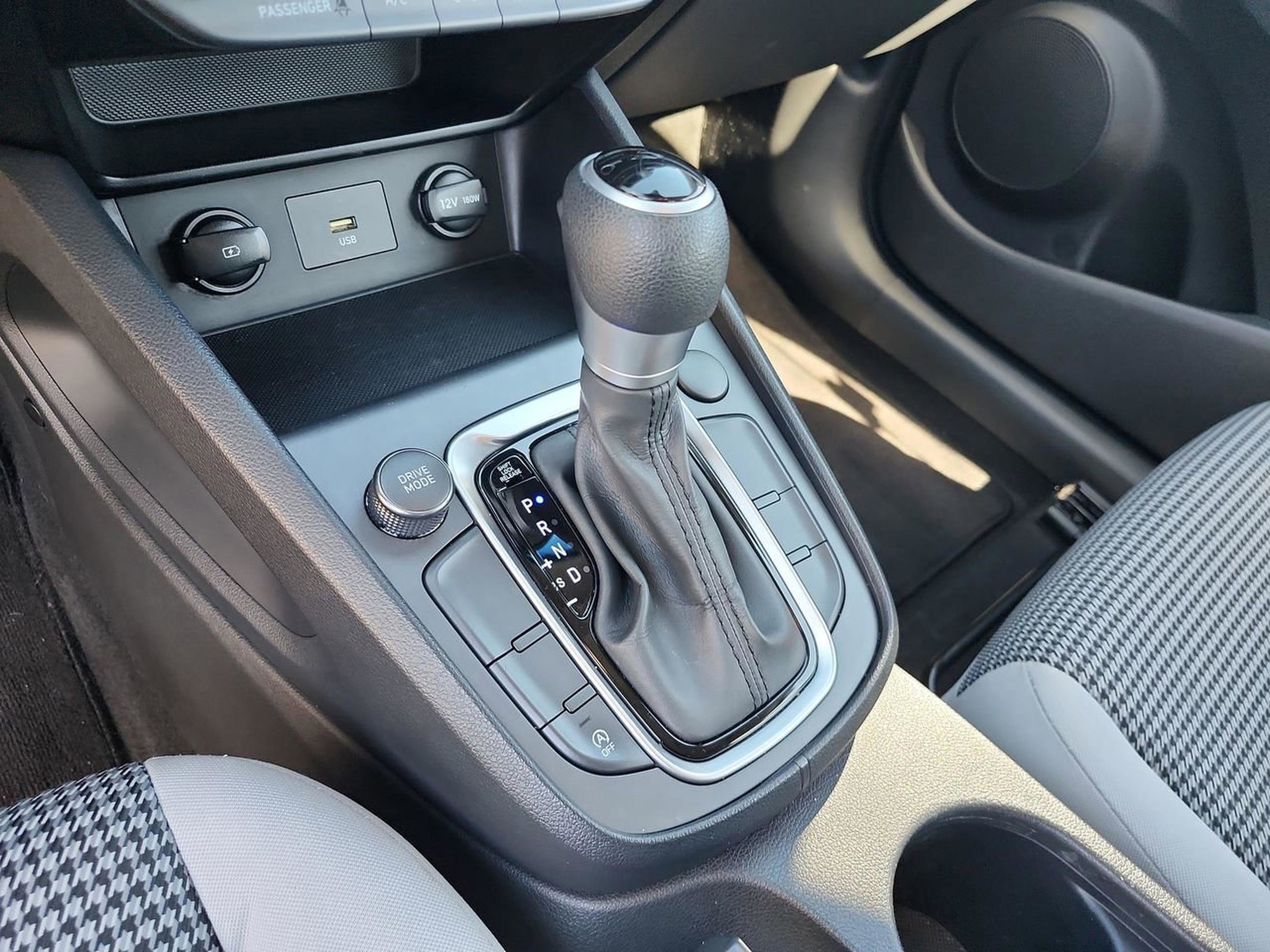 Used 2022 Hyundai Kona SE image 15