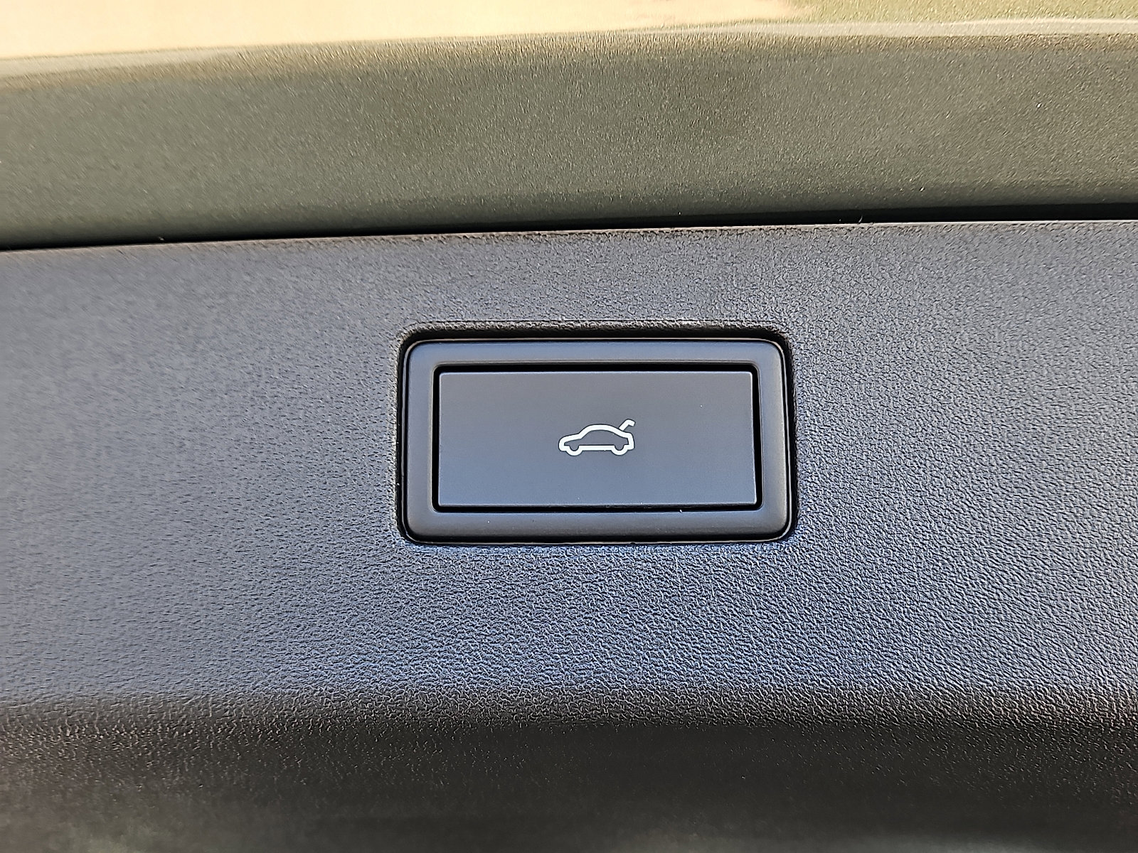 New 2026 Volkswagen Tiguan SE R-Line image 8