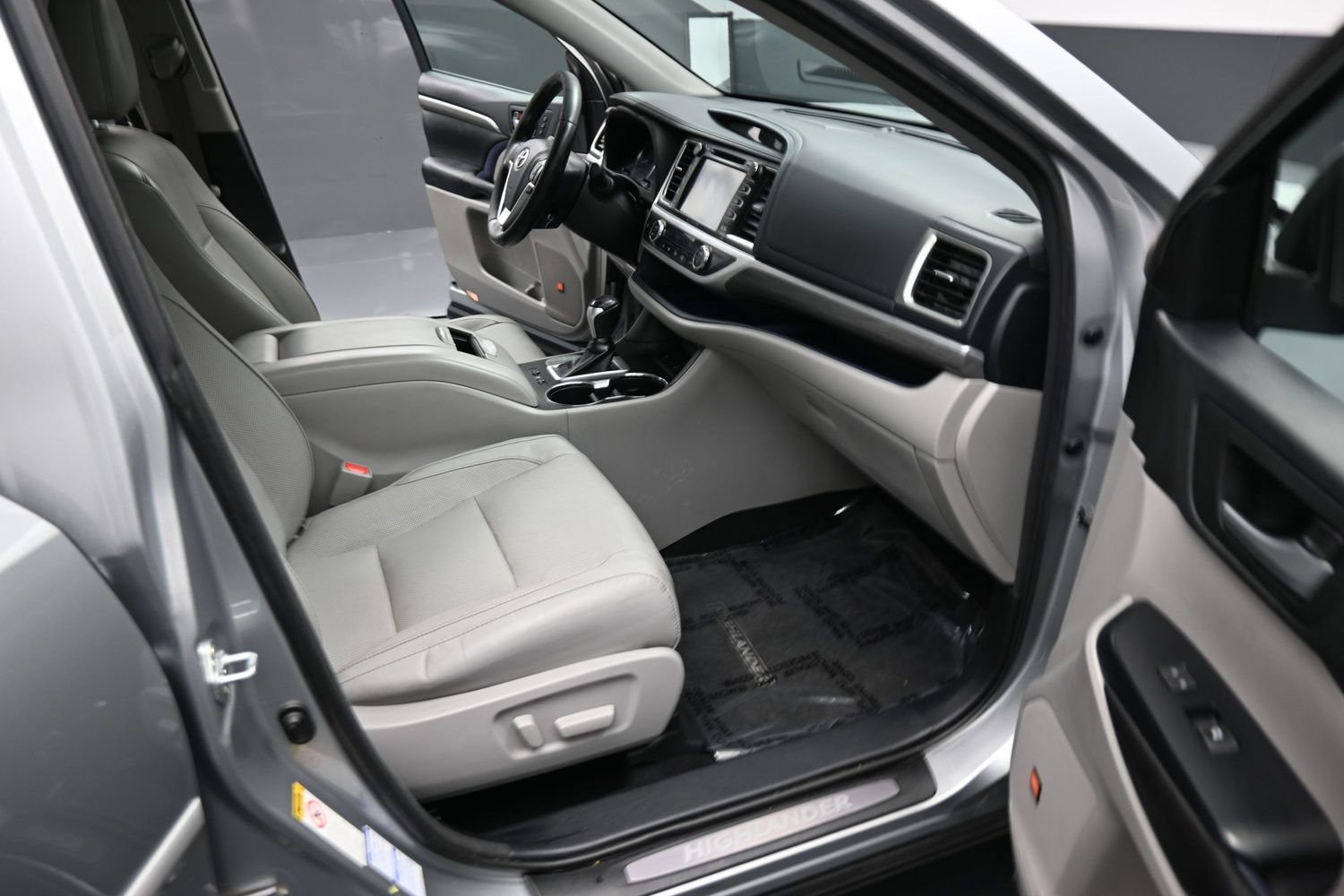 Used 2017 Toyota Highlander Limited w/ Protection Package #3 AWD/4WD image 20