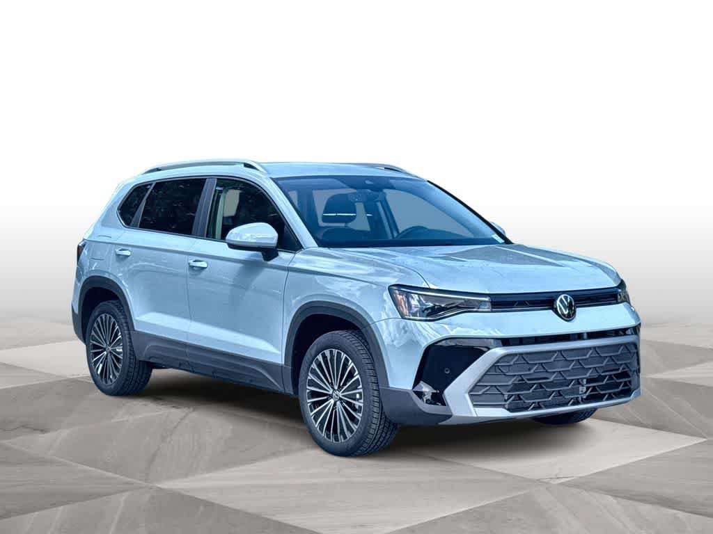 New 2026 Volkswagen Taos SE FWD image 2