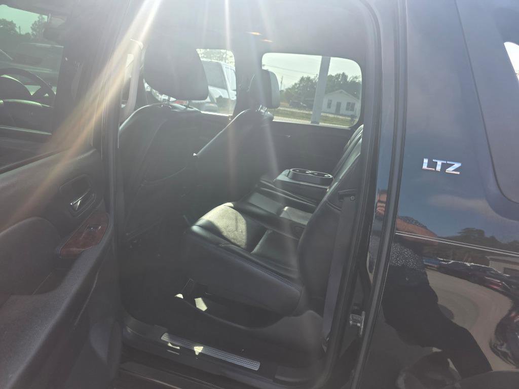 Used 2009 Chevrolet Avalanche LTZ AWD/4WD image 7
