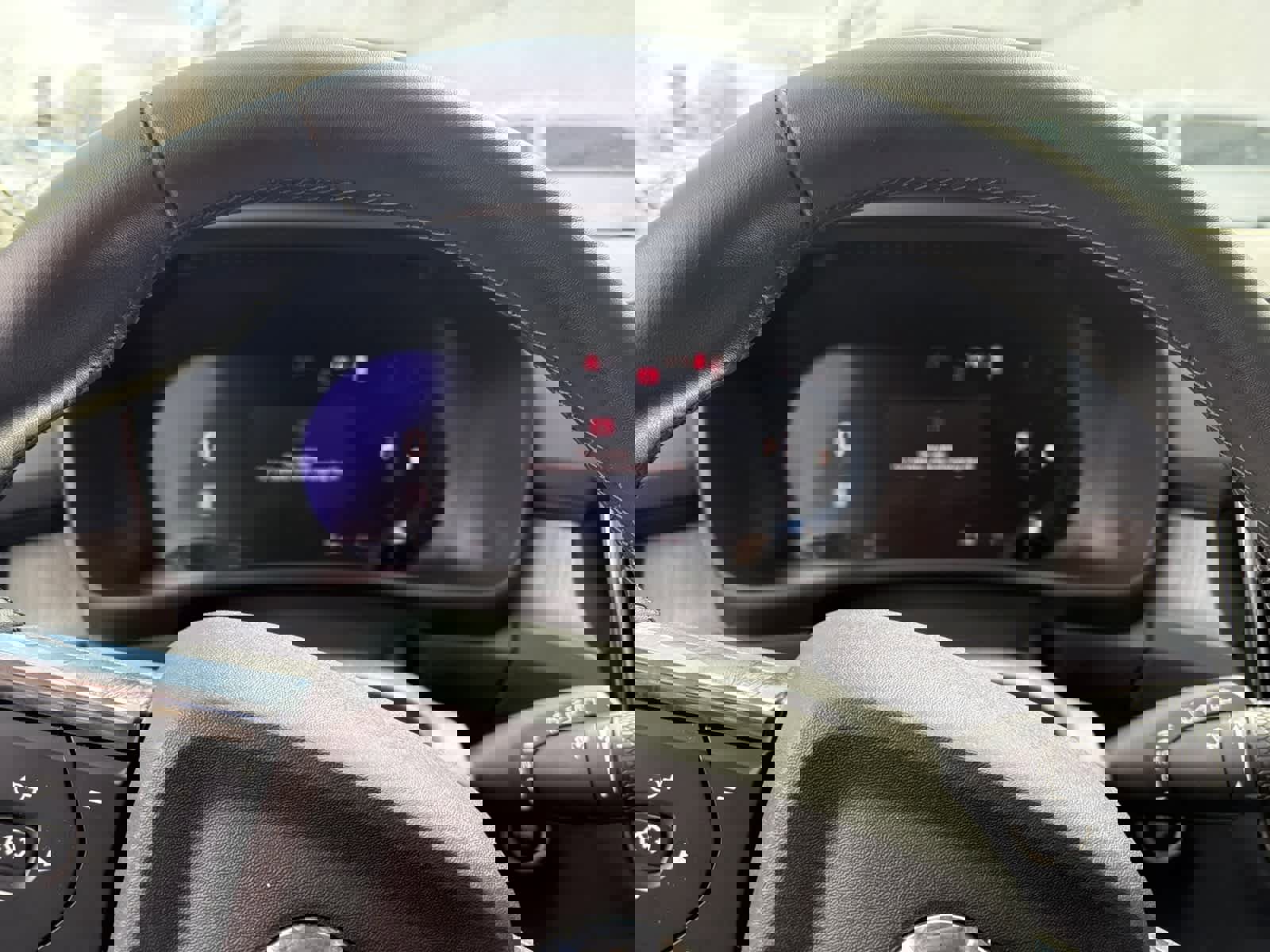 Used 2025 Volvo XC40 B5 Plus image 13