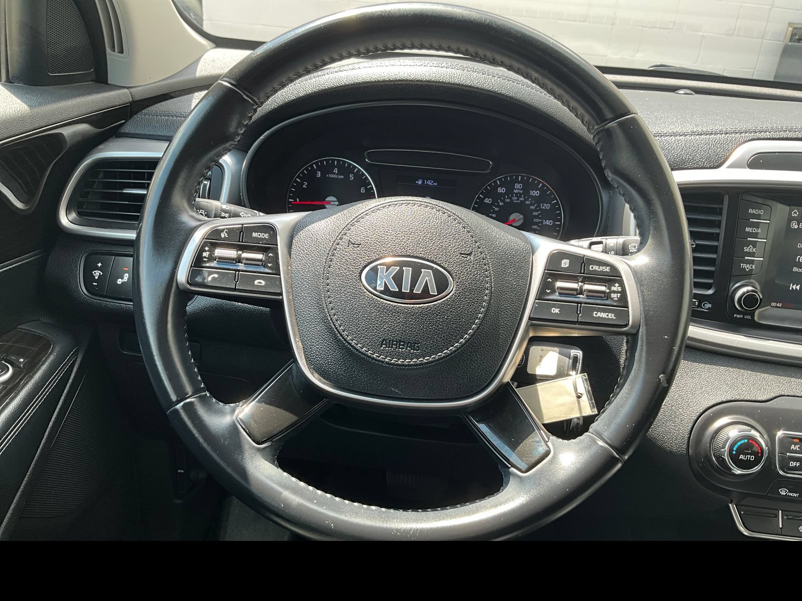 Used 2020 Kia Sorento LX w/ LX I4 Convenience Package AWD/4WD image 3