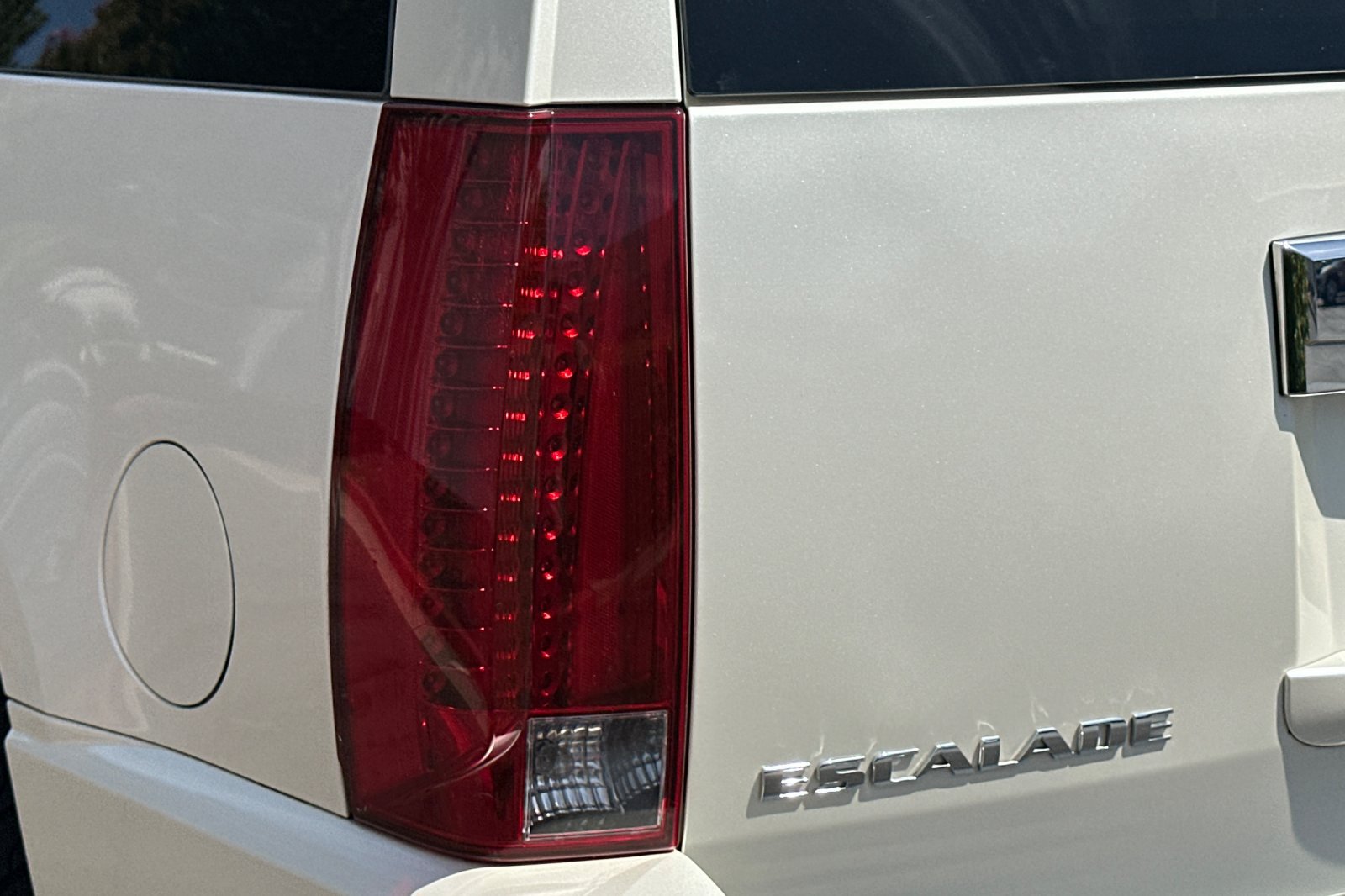 Used 2007 Cadillac Escalade AWD w/ Information Package image 42