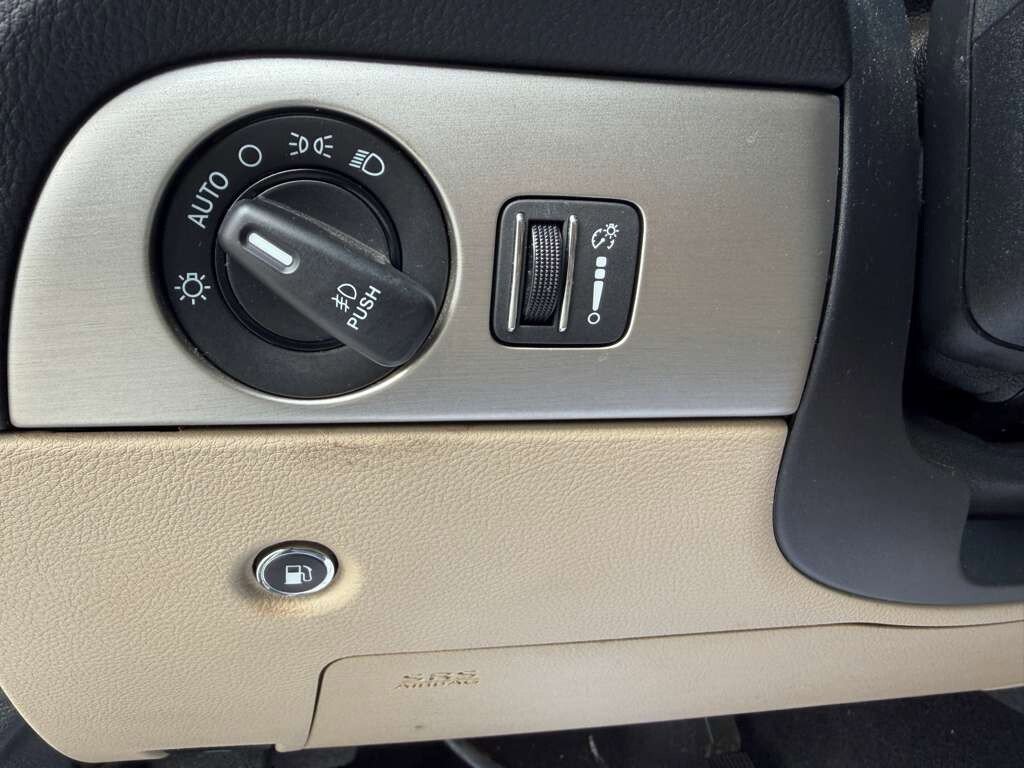 Used 2017 Dodge Durango SXT w/ 3rd Row Seating Group RWD image 18