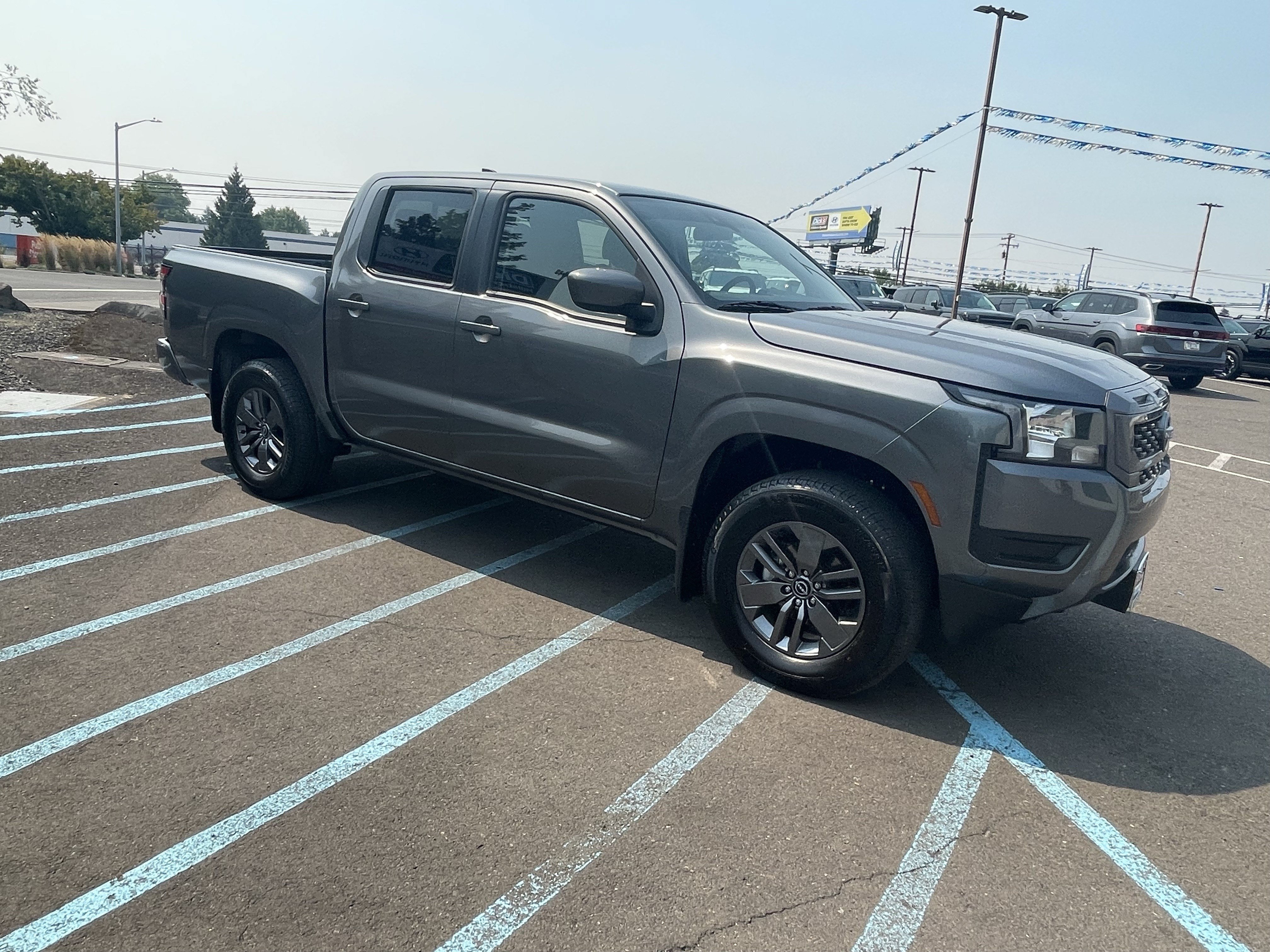 Used 2025 Nissan Frontier SV AWD/4WD image 7