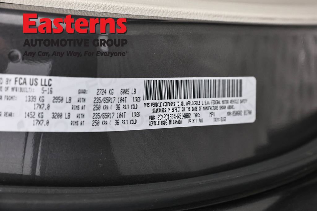 Used 2017 Chrysler Pacifica Touring-L Plus w/ Advanced Safetytec Group FWD image 36