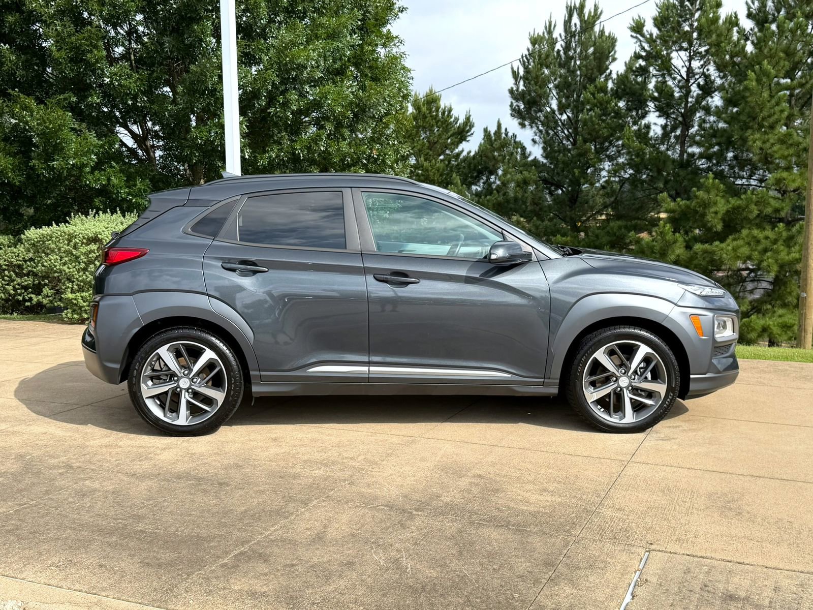 Used 2020 Hyundai Kona Limited FWD image 7