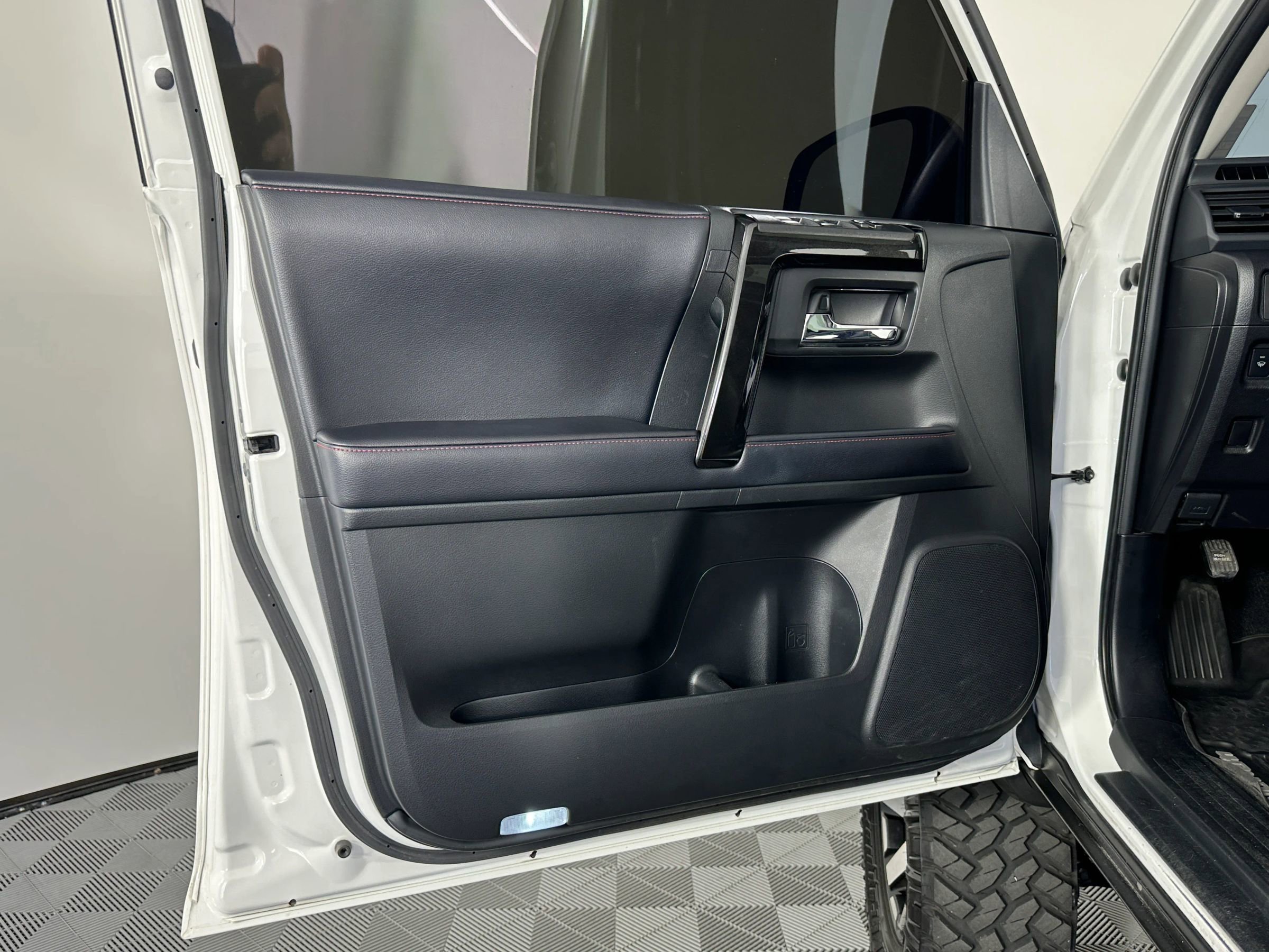 Used 2019 Toyota 4Runner TRD Off-Road Premium image 25