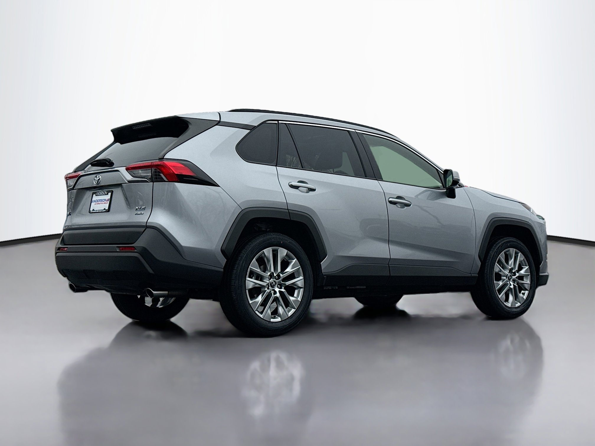 Used 2019 Toyota RAV4 XLE Premium image 2