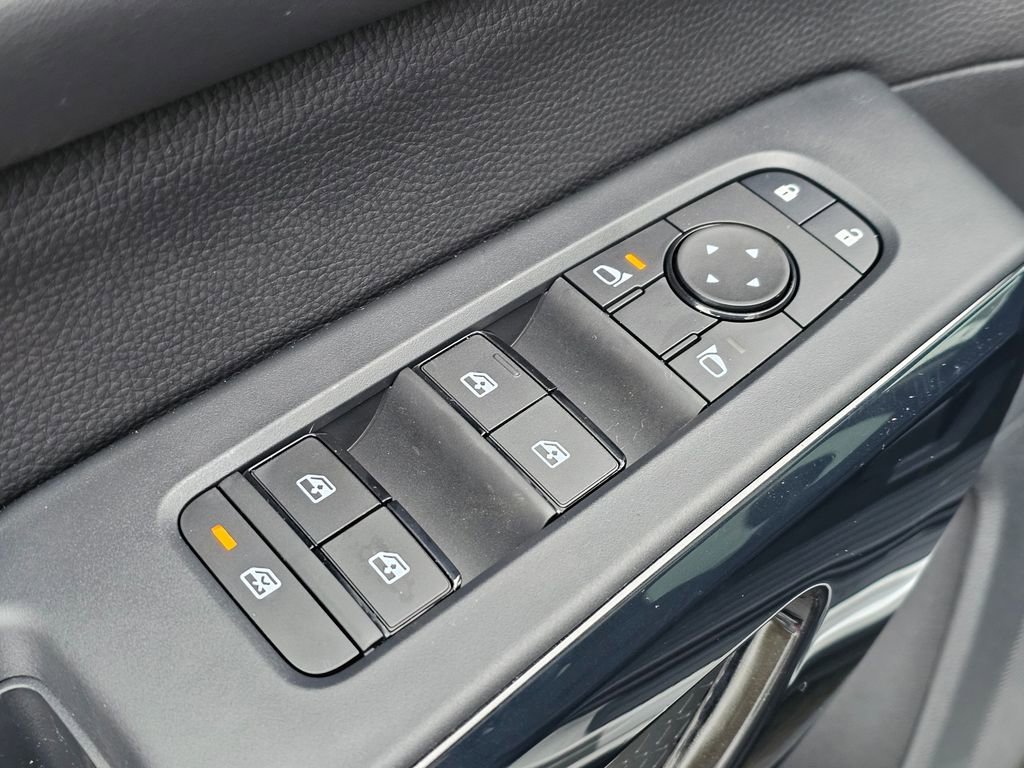 New 2025 Nissan Pathfinder SV w/ SV Premium Package image 34