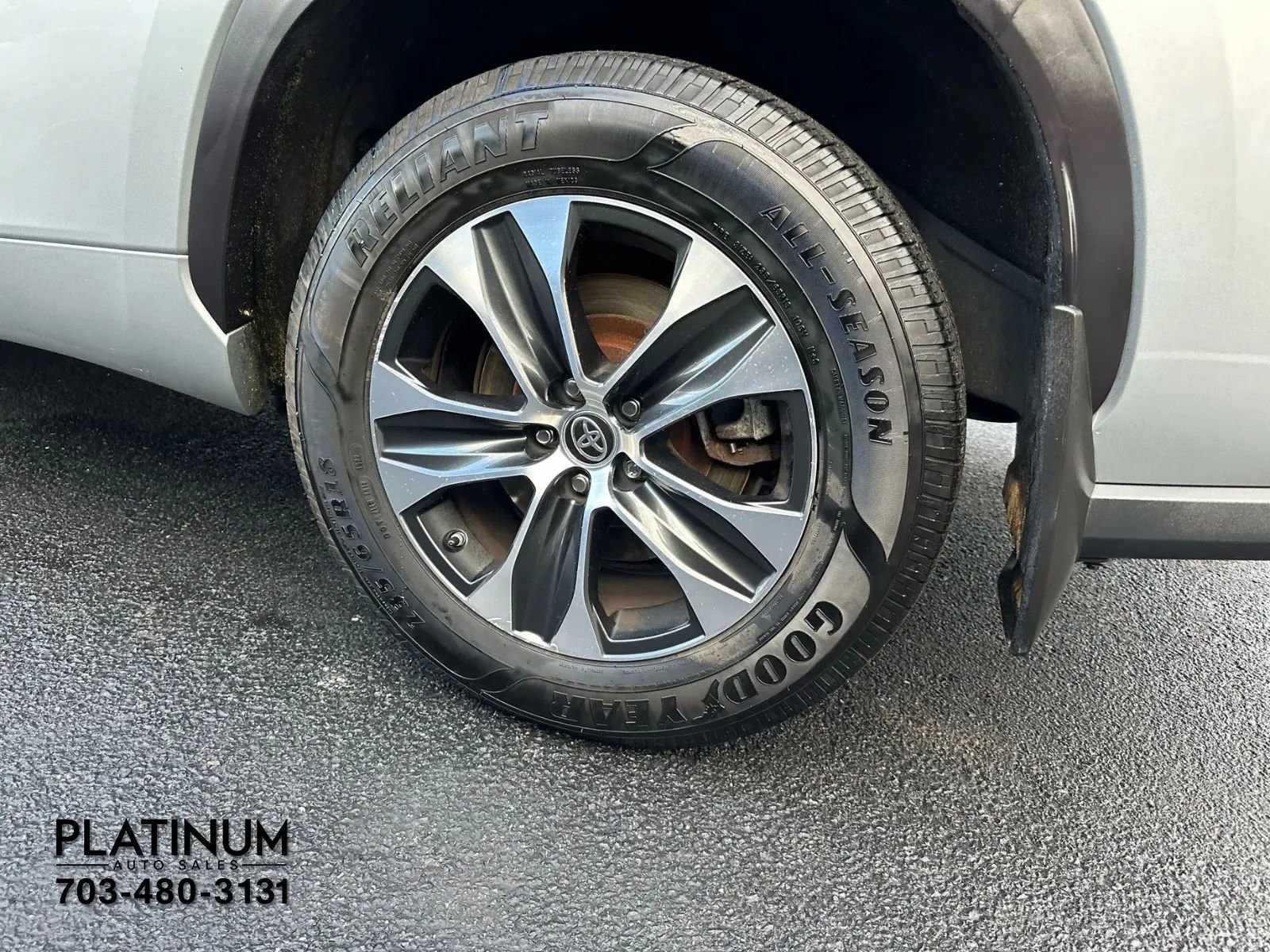 Used 2020 Toyota Highlander XLE image 20