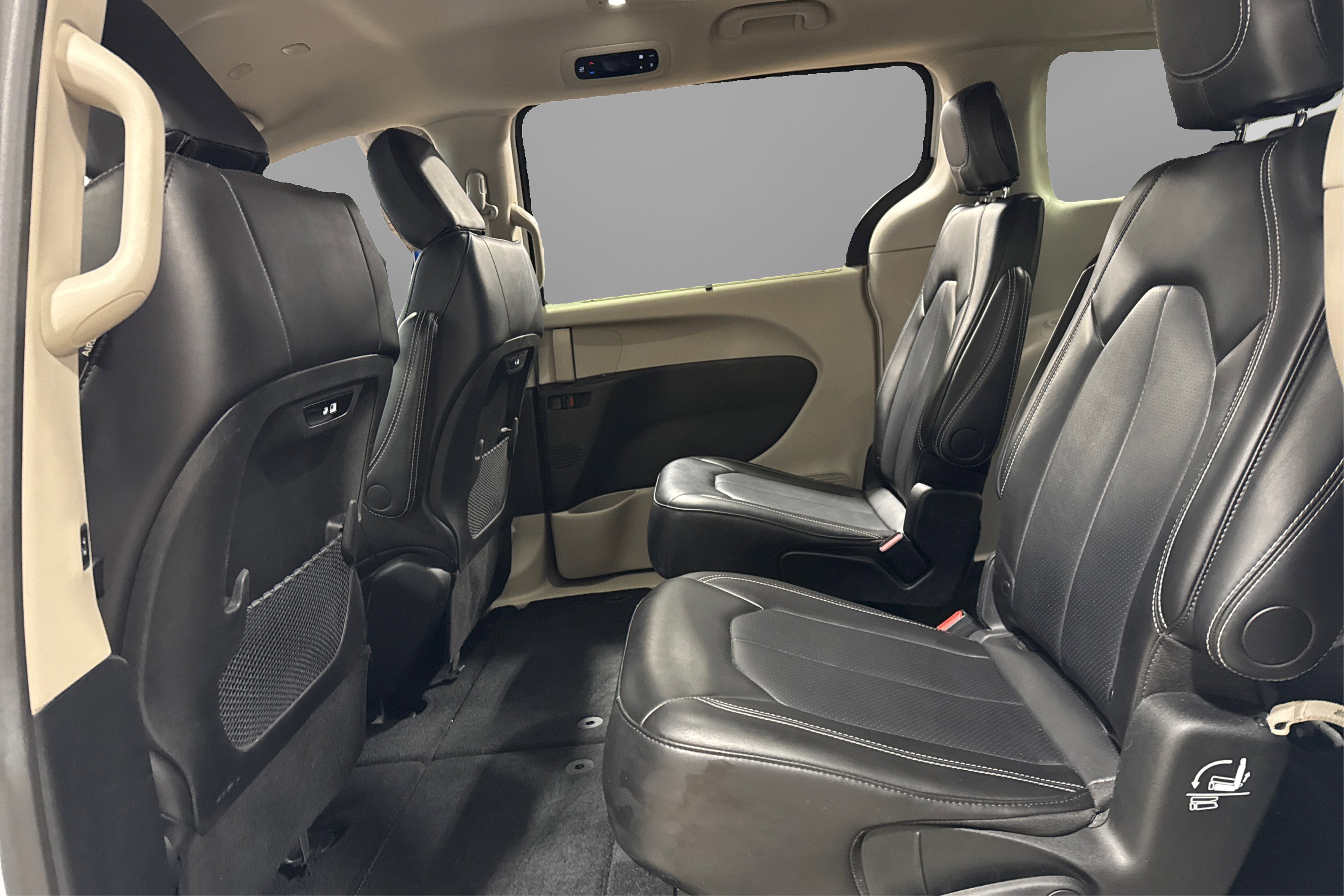 Used 2024 Chrysler Pacifica Touring-L FWD image 35
