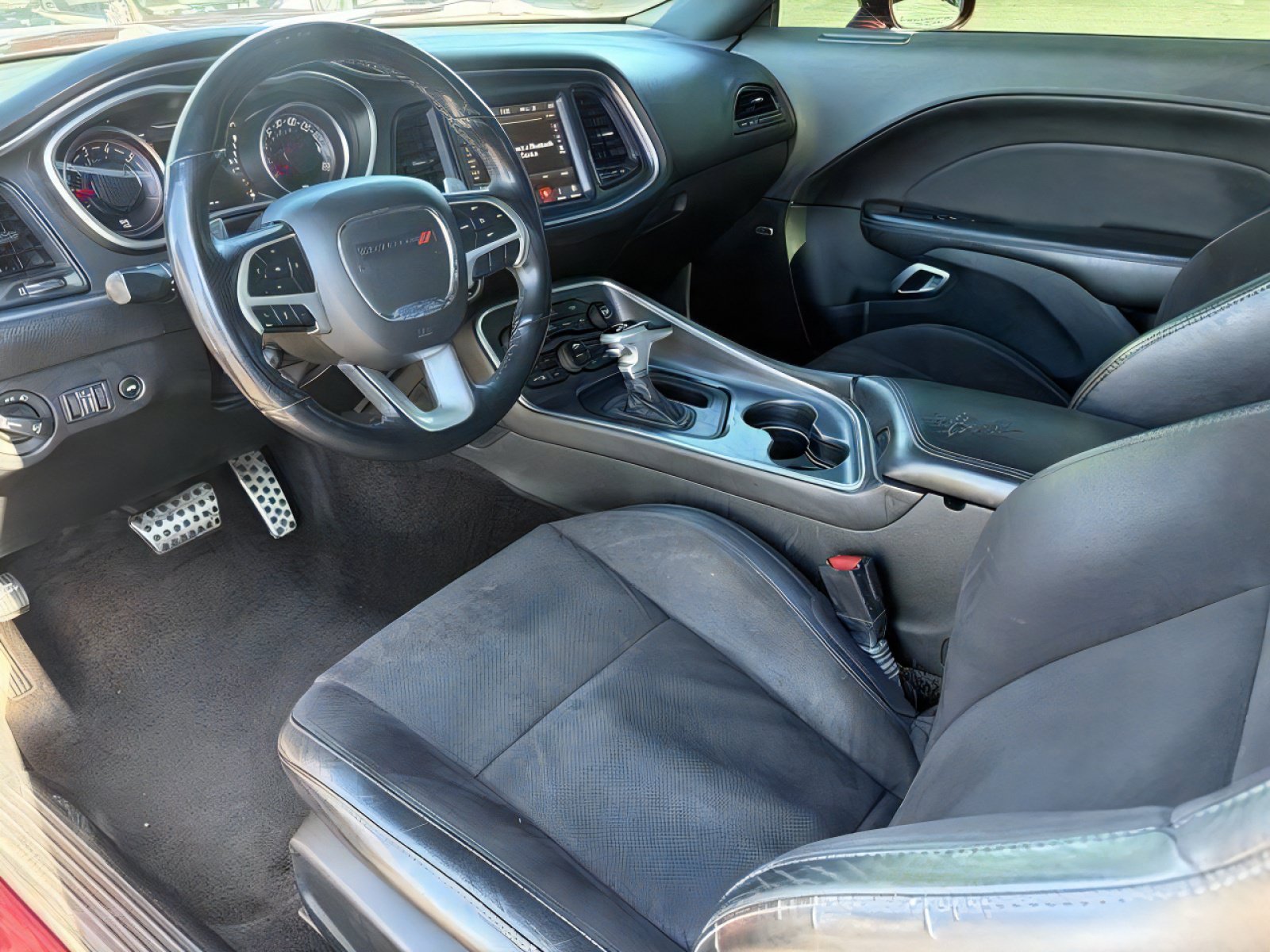 Used 2018 Dodge Challenger R/T Scat Pack w/ Leather Interior Group RWD image 16