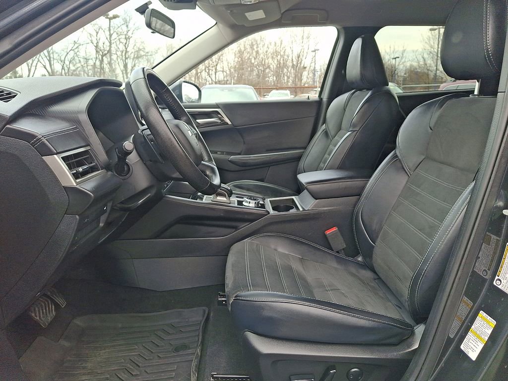 Used 2024 Mitsubishi Outlander SE Black Edition image 15