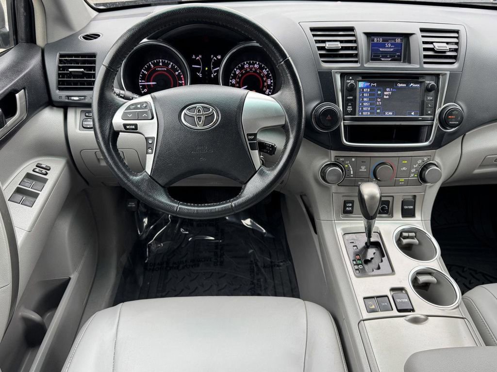 Used 2013 Toyota Highlander SE image 23