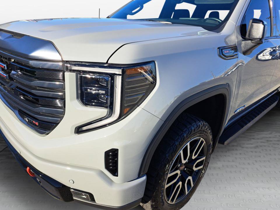 Used 2024 GMC Sierra 1500 AT4 w/ Technology Package AWD/4WD image 22