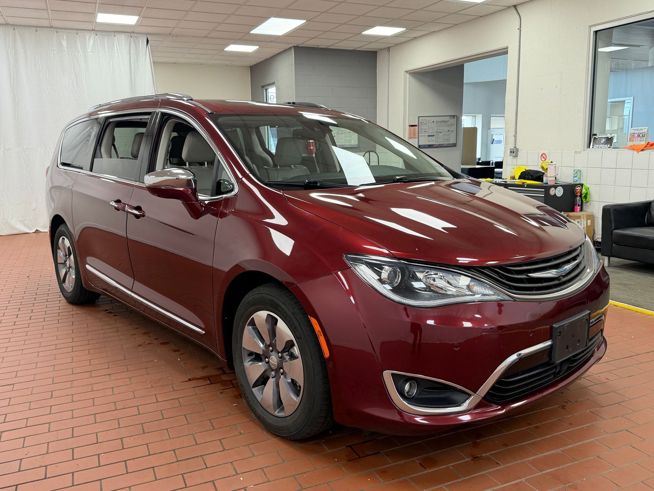 Used 2018 Chrysler Pacifica Limited w/ Advanced Safetytec Group image 7