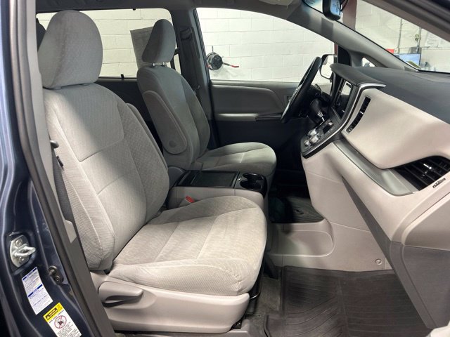 Used 2017 Toyota Sienna LE AWD/4WD image 12